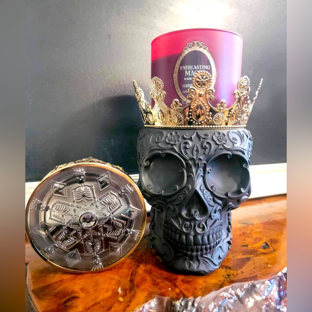 Bath and Body Works Filigree skull with crown candle holder